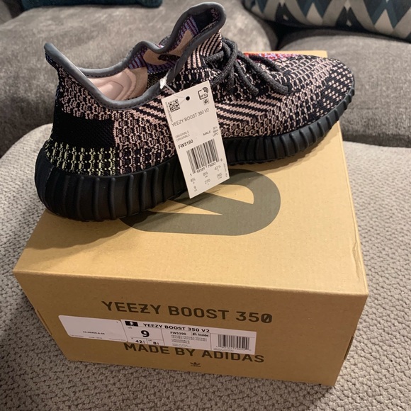 Yeezy 350 Yecheil Size 9 - Picture 2 of 6